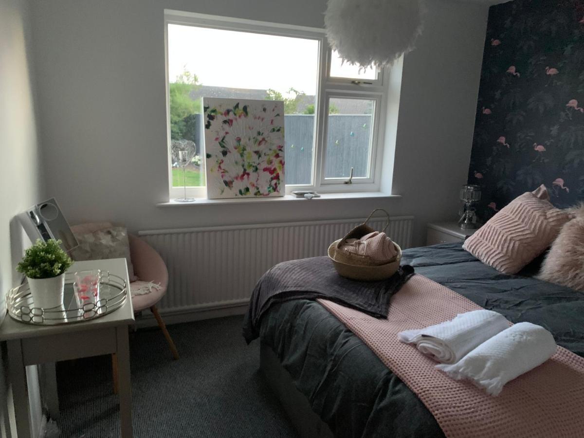 Shore Lodge. 4 Bed Bungalow Only Mtrs From The Beach. Sleeps 8 Sutton-on-Sea Luaran gambar